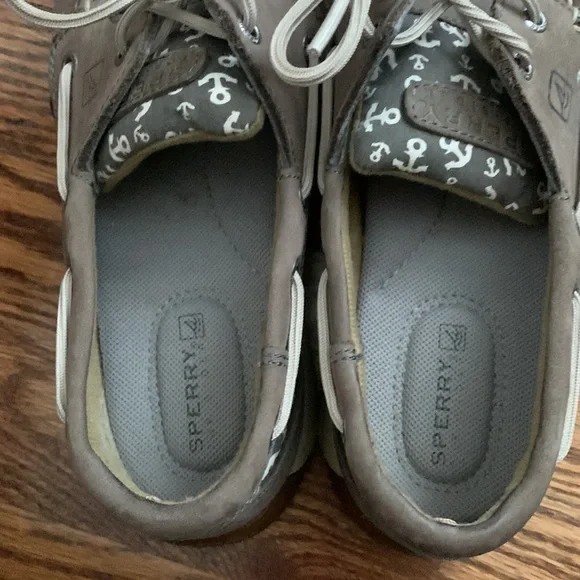 Sorry womens topsides - Picture 7 of 8